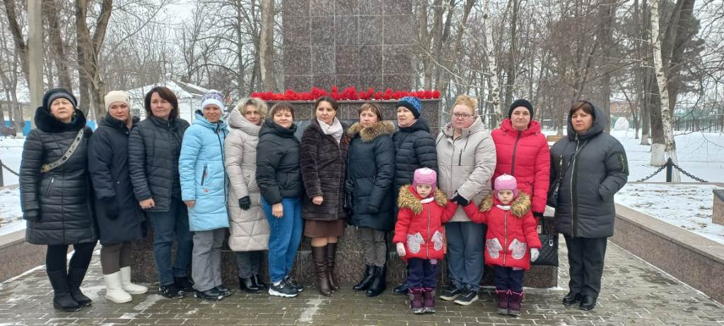СОТРУДНИКИ И ВОСПИТАННИКИ ДЕТСКОГО САДА ПРИНЯЛИ УЧАСТИЕ В МИТИНГЕ, ПОСВЯЩЕННОГО В ЧЕСТЬ 80-ЛЕТИЯ ОСВОБОЖДЕНИЯ СТ. СТАРОКОРСУНСКОЙ И Г. КРАСНОДАРА ОТ НЕМЕЦКО-ФАШИСТСКИХ ЗАХВАТЧИКОВ "МЫ ПАМЯТИ СВОЕЙ ВЕРНЫ" (ФЕВРАЛЬ 2023)